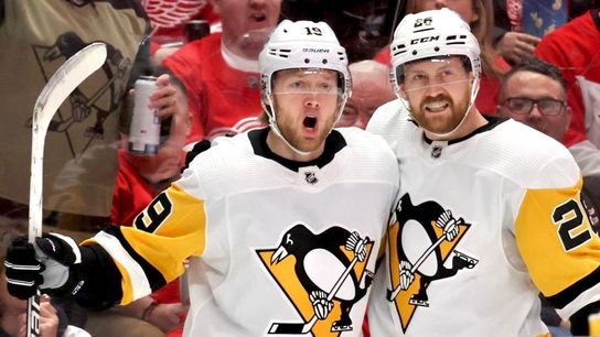 Freeze Frame: Nylander's patience pays off taken in Detroit (Penguins)